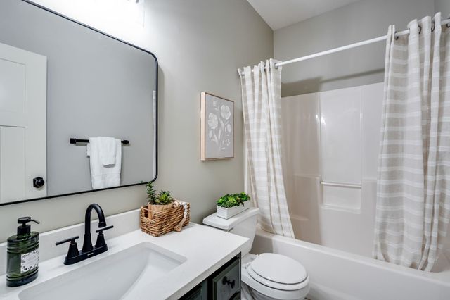 3163 N Lake Ridge Ct, Wichita, KS 67205