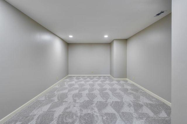 3163 N Lake Ridge Ct, Wichita, KS 67205