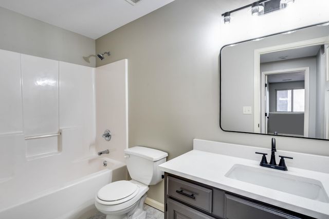 3163 N Lake Ridge Ct, Wichita, KS 67205