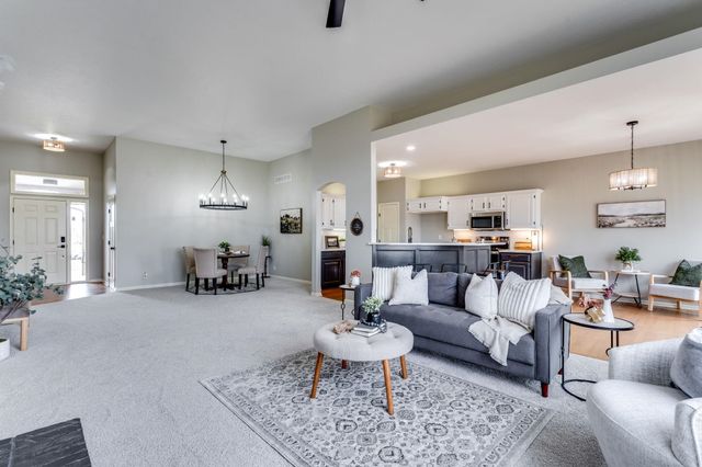 3163 N Lake Ridge Ct, Wichita, KS 67205