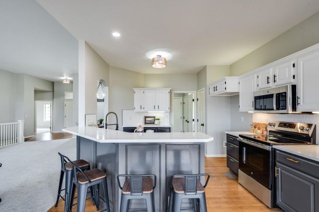 3163 N Lake Ridge Ct, Wichita, KS 67205