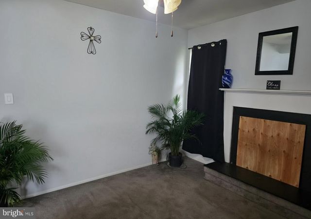 2 BRIAN CT, New Castle, DE 19720