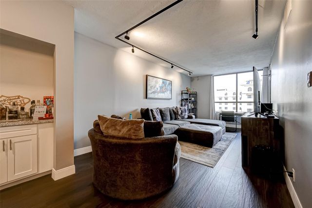 5150 Hidalgo Street 402, Houston, TX 77056