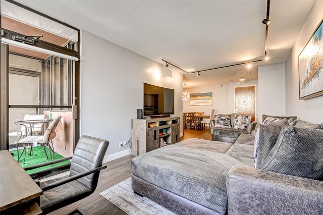 5150 Hidalgo Street 402, Houston, TX 77056