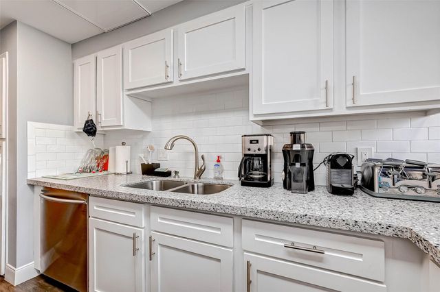 5150 Hidalgo Street 402, Houston, TX 77056