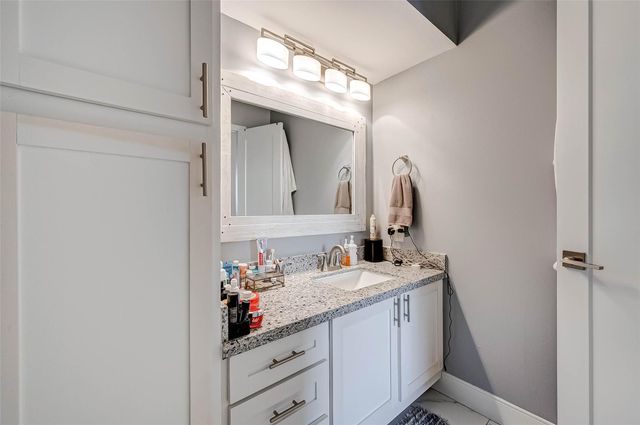 5150 Hidalgo Street 402, Houston, TX 77056