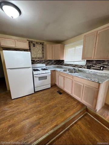 1617 Dillon Street, Saginaw, MI 48601