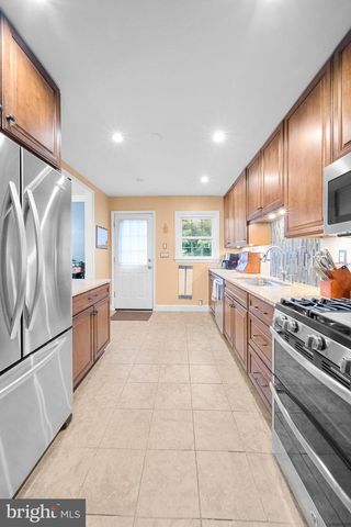 10600 SPRINGMANN DR, Fairfax, VA 22030