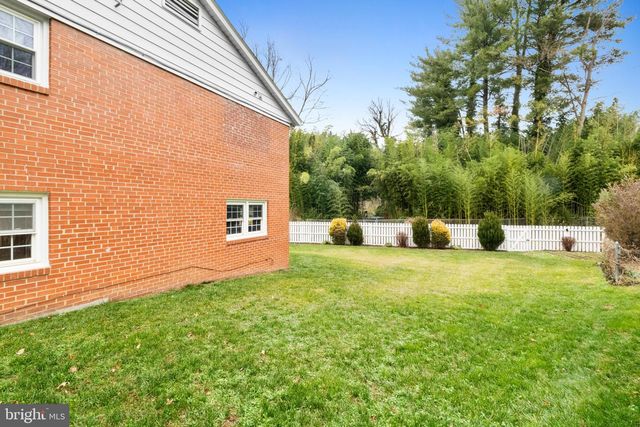 10600 SPRINGMANN DR, Fairfax, VA 22030