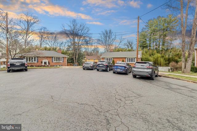 10600 SPRINGMANN DR, Fairfax, VA 22030