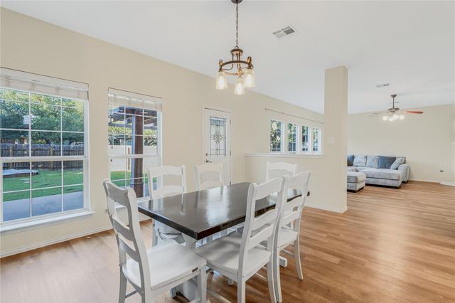 1009 Rutherford DR, Leander, TX 78641