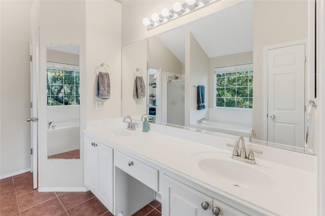1009 Rutherford DR, Leander, TX 78641