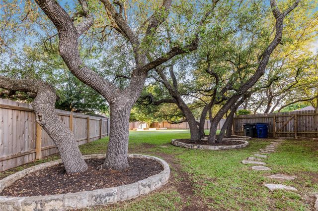 1009 Rutherford DR, Leander, TX 78641