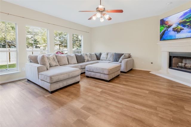 1009 Rutherford DR, Leander, TX 78641