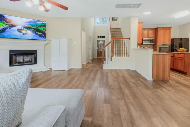 1009 Rutherford DR, Leander, TX 78641