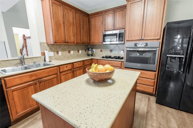 1009 Rutherford DR, Leander, TX 78641
