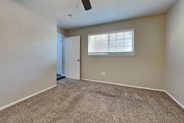 16854 Gleneagle Drive N, Conroe, TX 77385