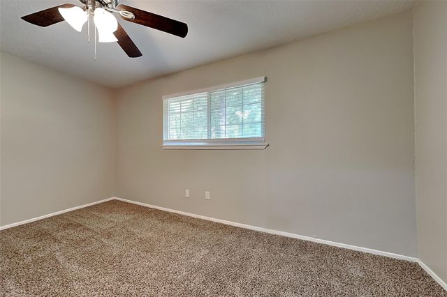 16854 Gleneagle Drive N, Conroe, TX 77385