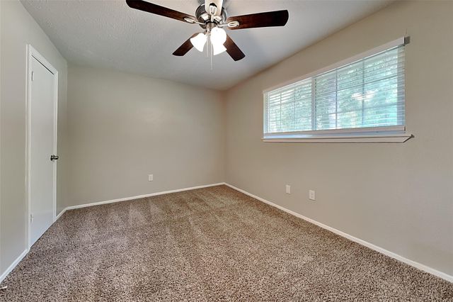 16854 Gleneagle Drive N, Conroe, TX 77385