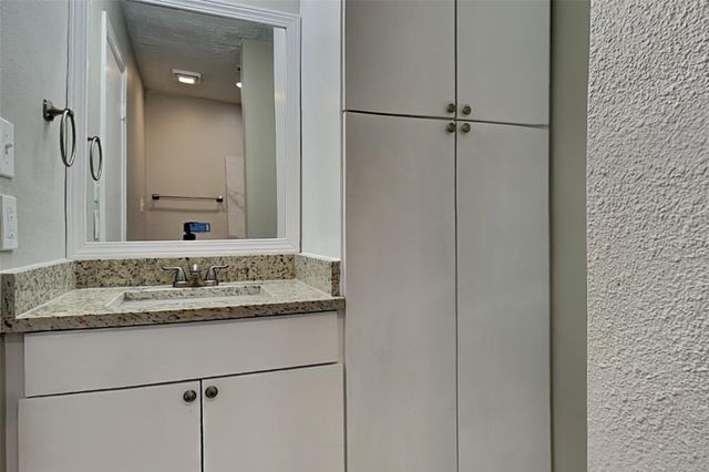 16854 Gleneagle Drive N, Conroe, TX 77385