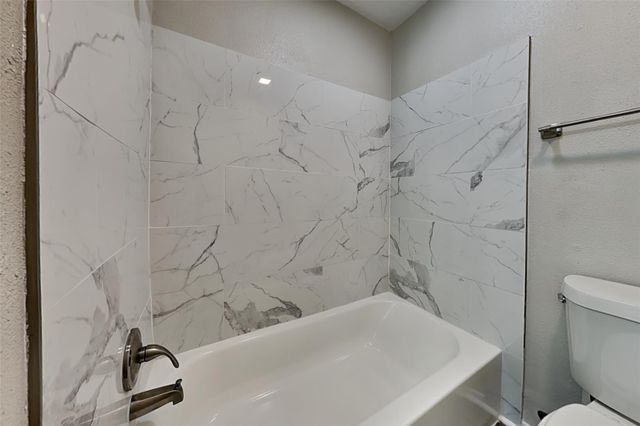 16854 Gleneagle Drive N, Conroe, TX 77385