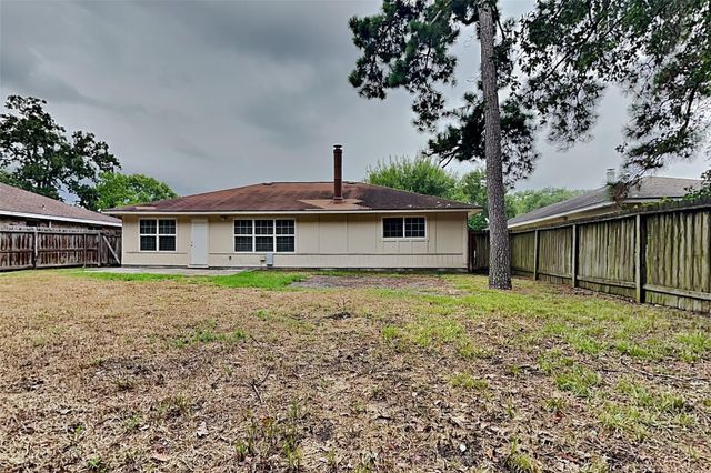 16854 Gleneagle Drive N, Conroe, TX 77385