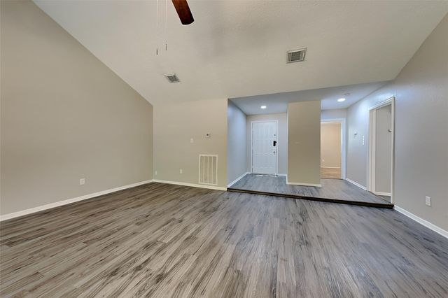 16854 Gleneagle Drive N, Conroe, TX 77385