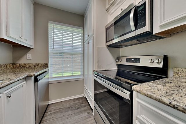 16854 Gleneagle Drive N, Conroe, TX 77385