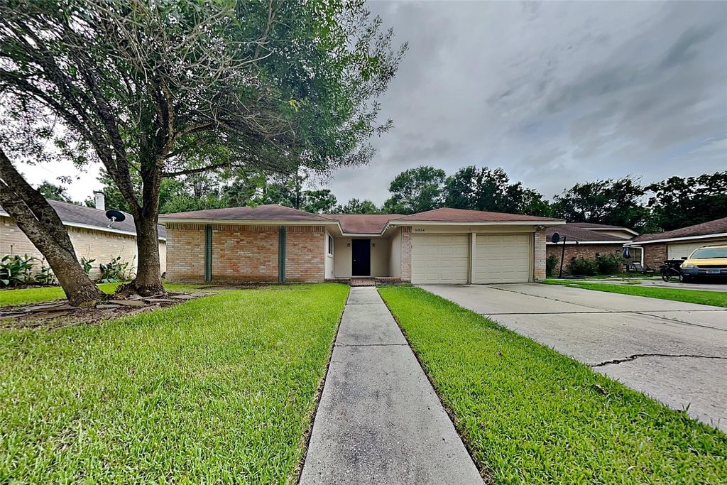 16854 Gleneagle Drive N, Conroe, TX 77385