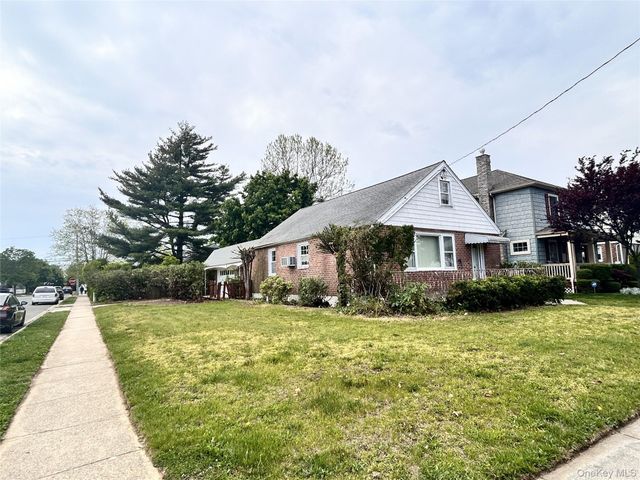 265 Euston Road S, Garden City South, NY 11530