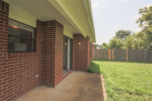 2223 W Roselawn Street, Rogers, AR 72756
