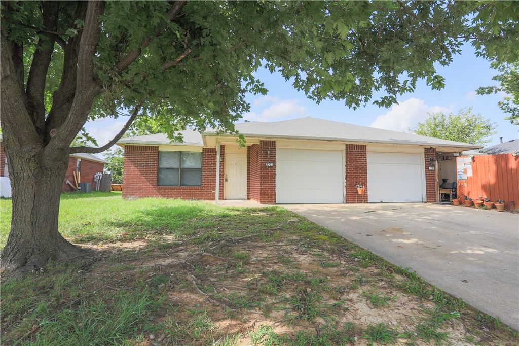 2223 W Roselawn Street, Rogers, AR 72756