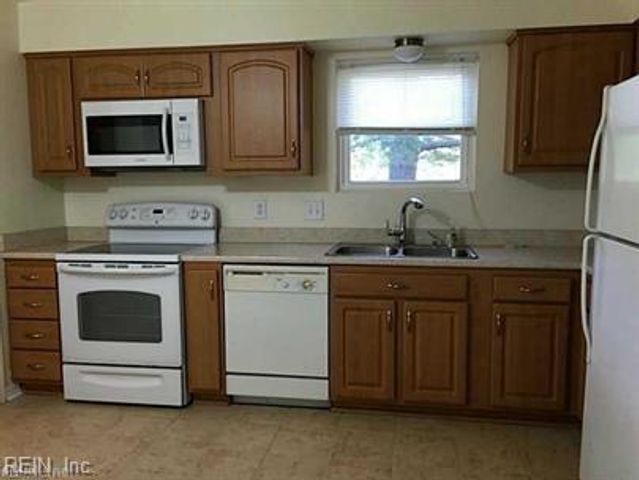 800 Saint Denis CT, Virginia Beach, VA 23455