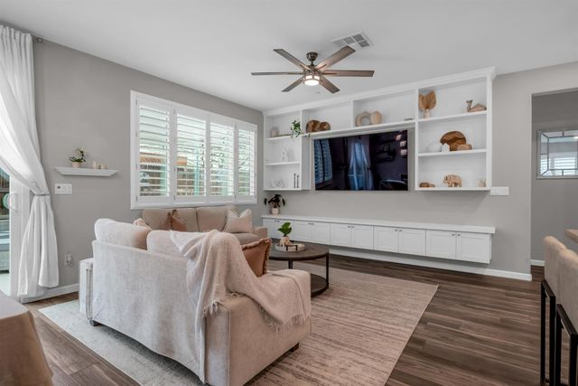 9040 Quartet Ave, Roseville, CA 95747