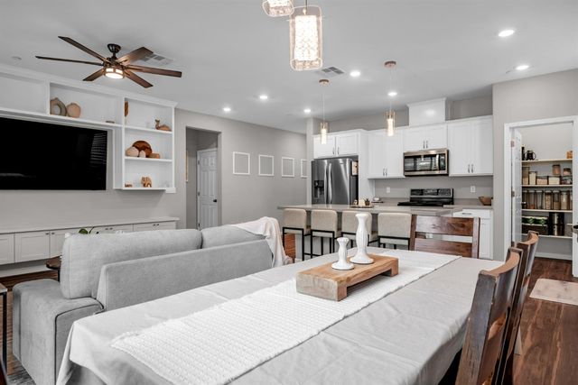 9040 Quartet Ave, Roseville, CA 95747