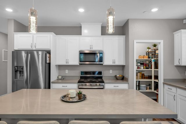 9040 Quartet Ave, Roseville, CA 95747