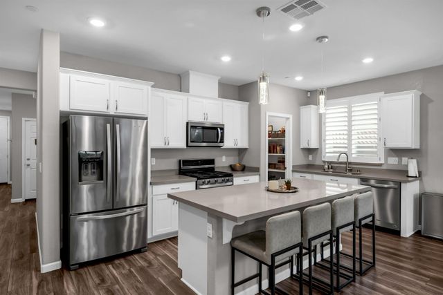 9040 Quartet Ave, Roseville, CA 95747