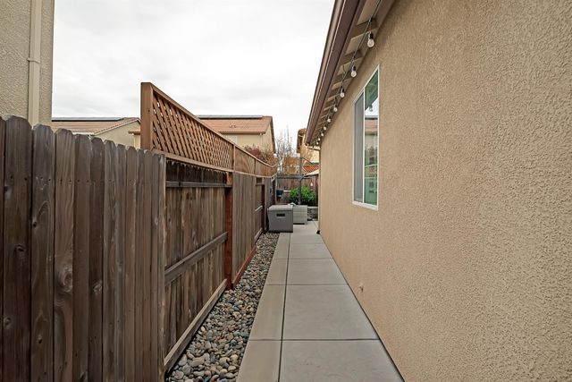 9040 Quartet Ave, Roseville, CA 95747