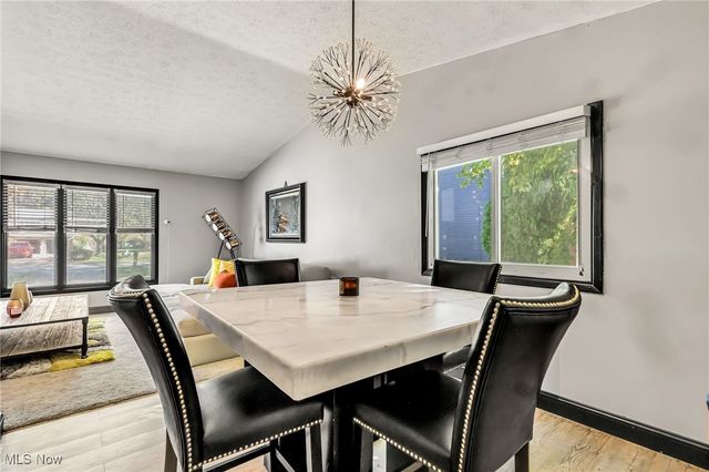 10060 Ridgewood Drive, Twinsburg, OH 44087