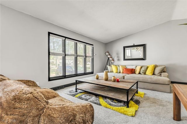 10060 Ridgewood Drive, Twinsburg, OH 44087