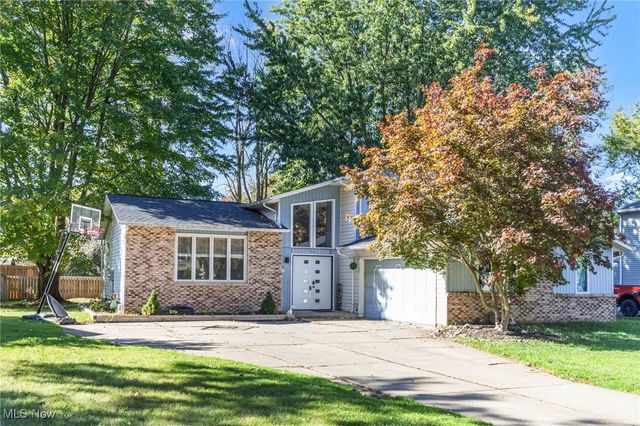 10060 Ridgewood Drive, Twinsburg, OH 44087