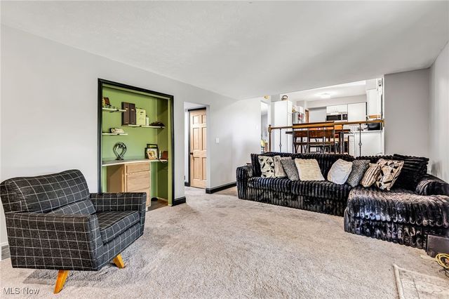 10060 Ridgewood Drive, Twinsburg, OH 44087