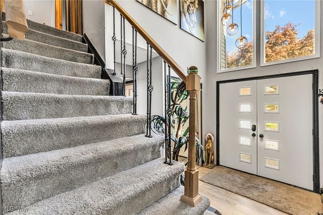 10060 Ridgewood Drive, Twinsburg, OH 44087