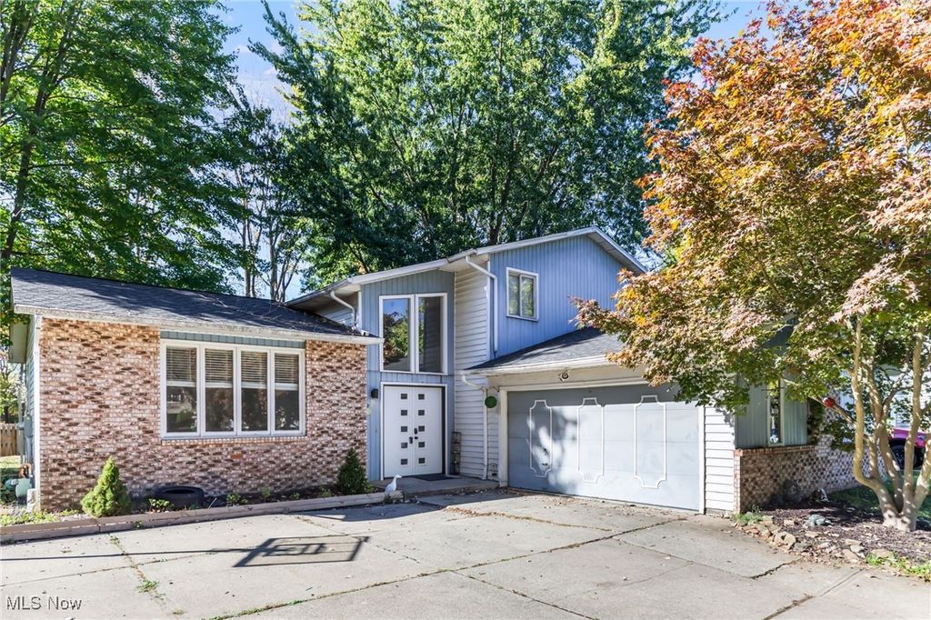 10060 Ridgewood Drive, Twinsburg, OH 44087