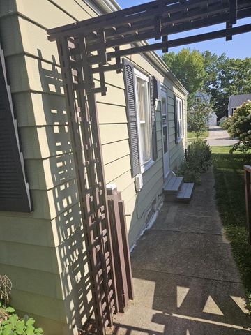 6719 Hillside LANE, Wauwatosa, WI 53213