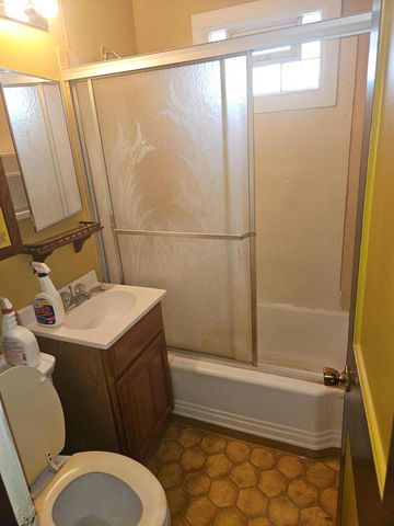 6719 Hillside LANE, Wauwatosa, WI 53213