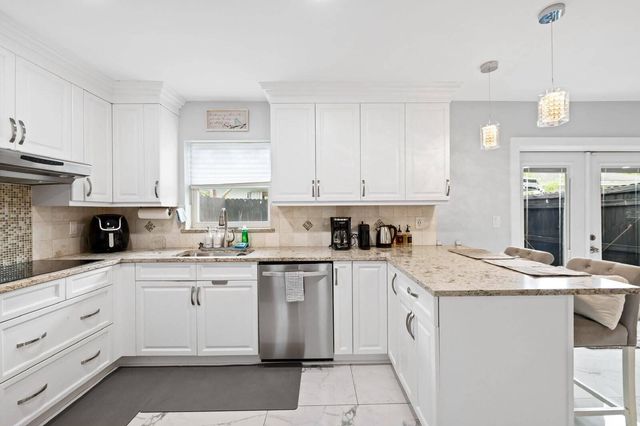 3298 N DIXIE Highway, Boca Raton, FL 33431