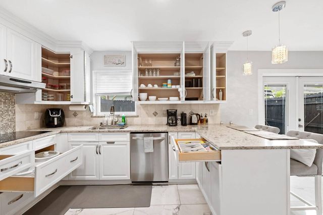 3298 N DIXIE Highway, Boca Raton, FL 33431
