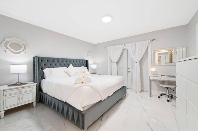 3298 N DIXIE Highway, Boca Raton, FL 33431