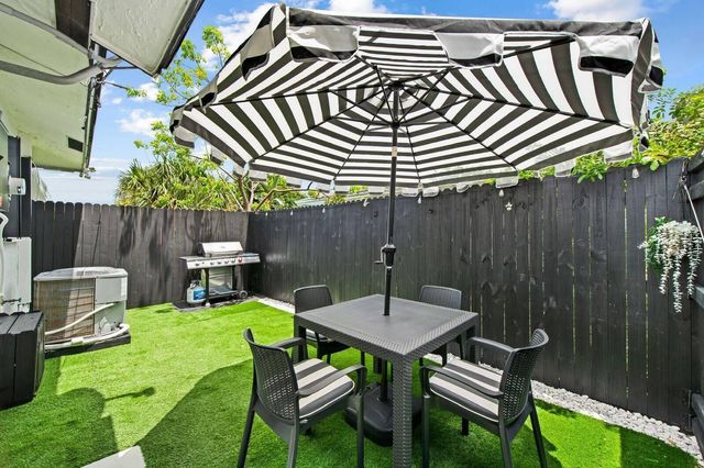 3298 N DIXIE Highway, Boca Raton, FL 33431